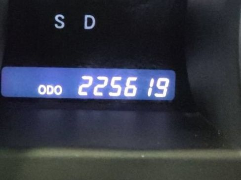 Used 2012 Toyota Highlander FWD w/ Tech Pkg image 8