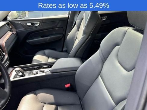 Used 2023 Volvo XC60 B5 Plus image 4