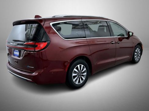 Used 2021 Chrysler Pacifica Touring-L image 5