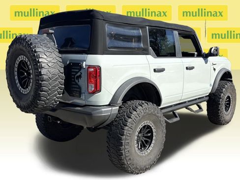 Used 2022 Ford Bronco Black Diamond image 4