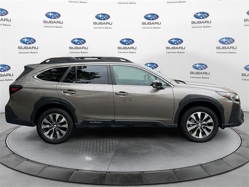 Used 2023 Subaru Outback Limited image 3