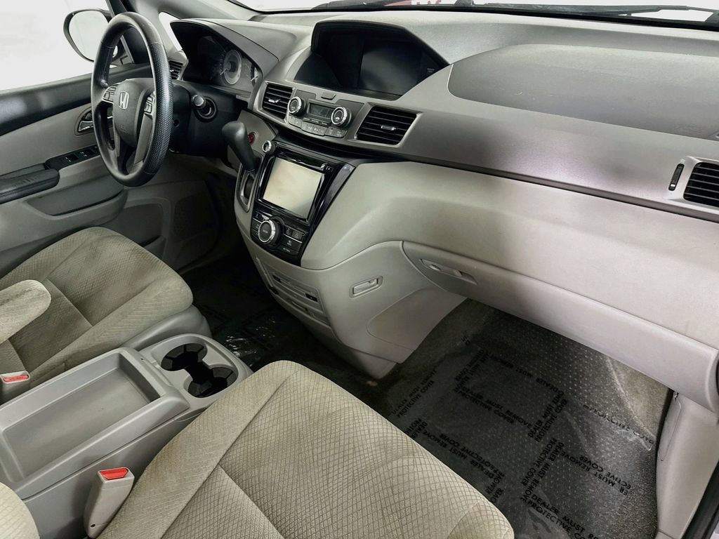 Used 2017 Honda Odyssey SE image 32