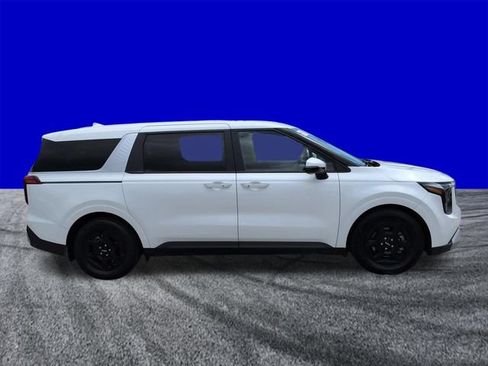 Used 2025 Kia Carnival FWD image 3