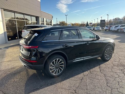 New 2026 Lincoln Corsair Reserve image 7