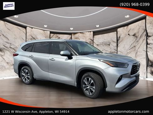 Used 2022 Toyota Highlander XLE AWD/4WD image 10