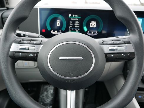 Certified 2025 Hyundai Tucson SE image 25