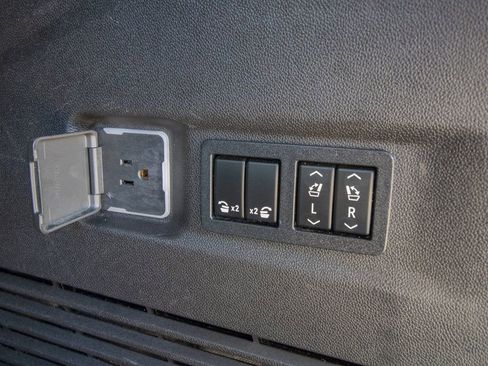 Used 2021 Chevrolet Suburban RST w/ Luxury Package image 51