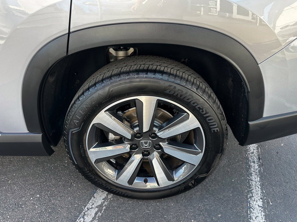 Used 2025 Honda Pilot Touring image 13