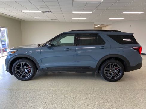 Used 2025 Ford Explorer ST-Line w/ Premium Package AWD/4WD image 12