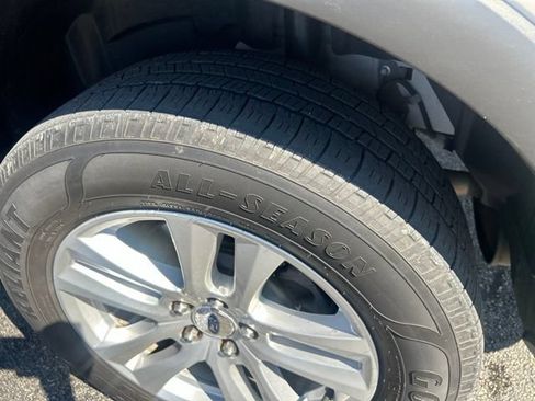 Used 2018 Ford Explorer XLT w/ Equipment Group 202A AWD/4WD image 16