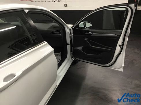 Used 2023 Volkswagen Jetta SE FWD image 39