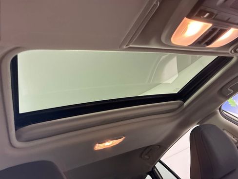 Used 2025 Subaru Crosstrek 2.0i Premium image 32