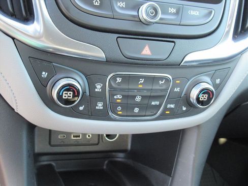 Used 2021 Chevrolet Equinox Premier image 24