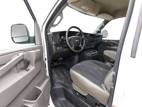 Used 2018 Chevrolet Express 2500 w/ Driver Convenience Package RWD image 12