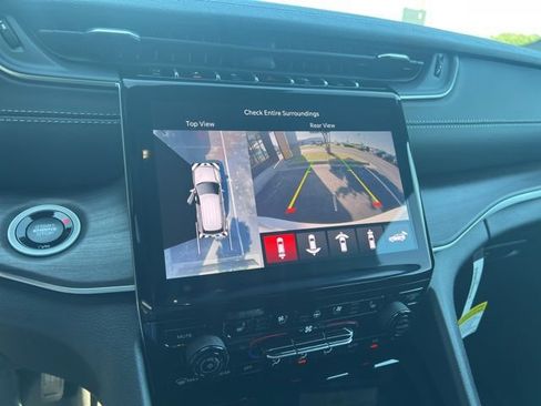 New 2025 Jeep Grand Cherokee Limited w/ Luxury Tech Group II image 14