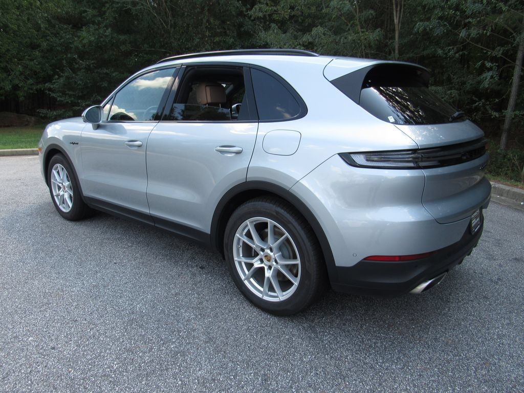 Certified 2025 Porsche Cayenne E-Hybrid AWD/4WD image 3