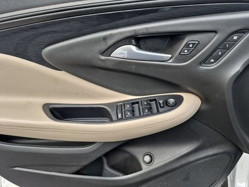 Used 2017 Buick Envision Essence FWD image 15