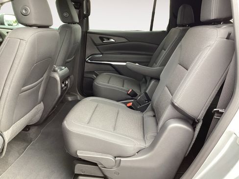 Used 2025 Chevrolet Traverse LT FWD image 29