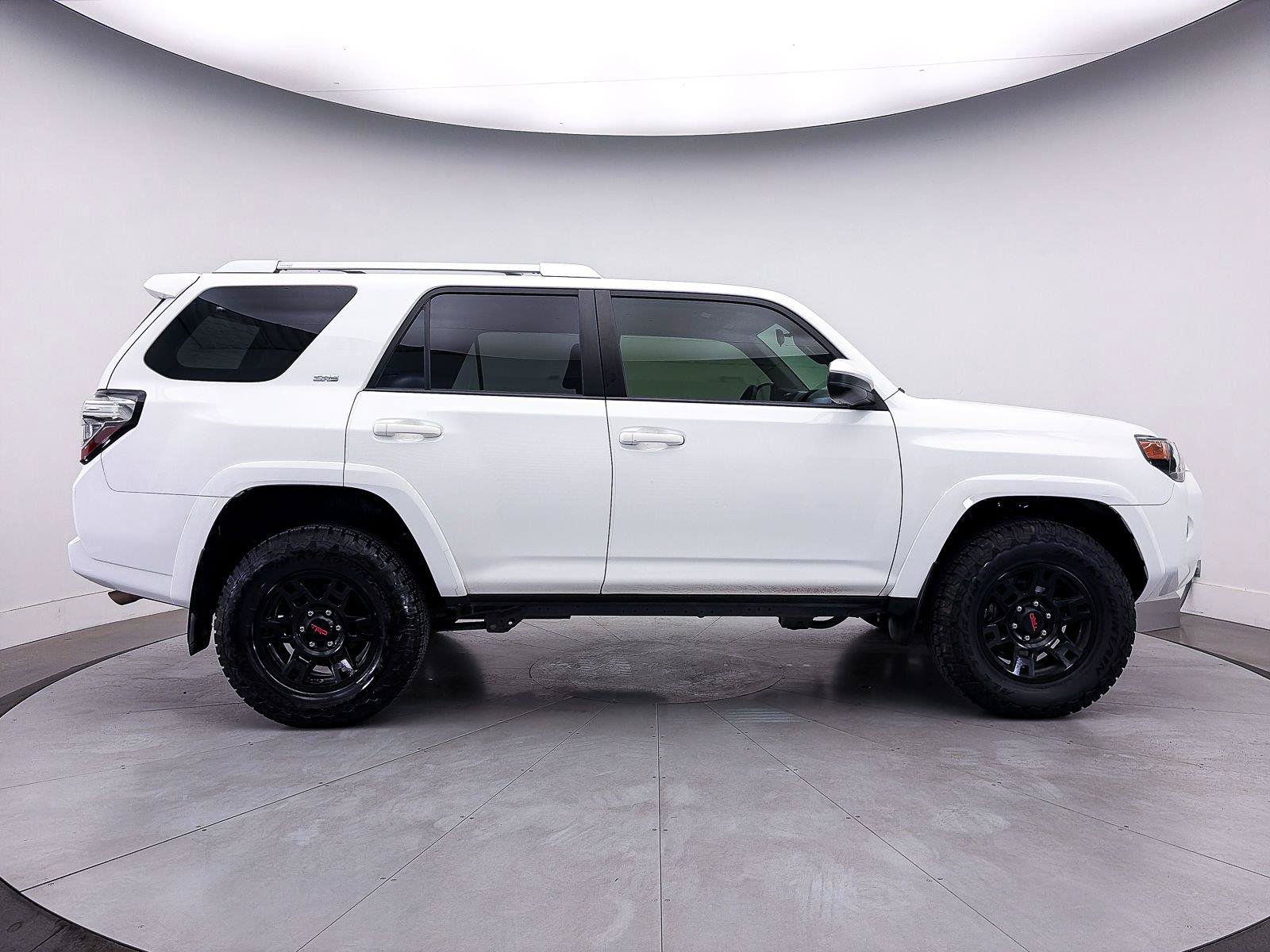Used 2018 Toyota 4Runner SR5 AWD/4WD image 34
