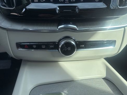 Used 2023 Volvo XC60 T8 Ultimate image 22