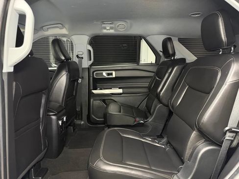 Used 2022 Ford Explorer XLT w/ Equipment Group 202A RWD image 21