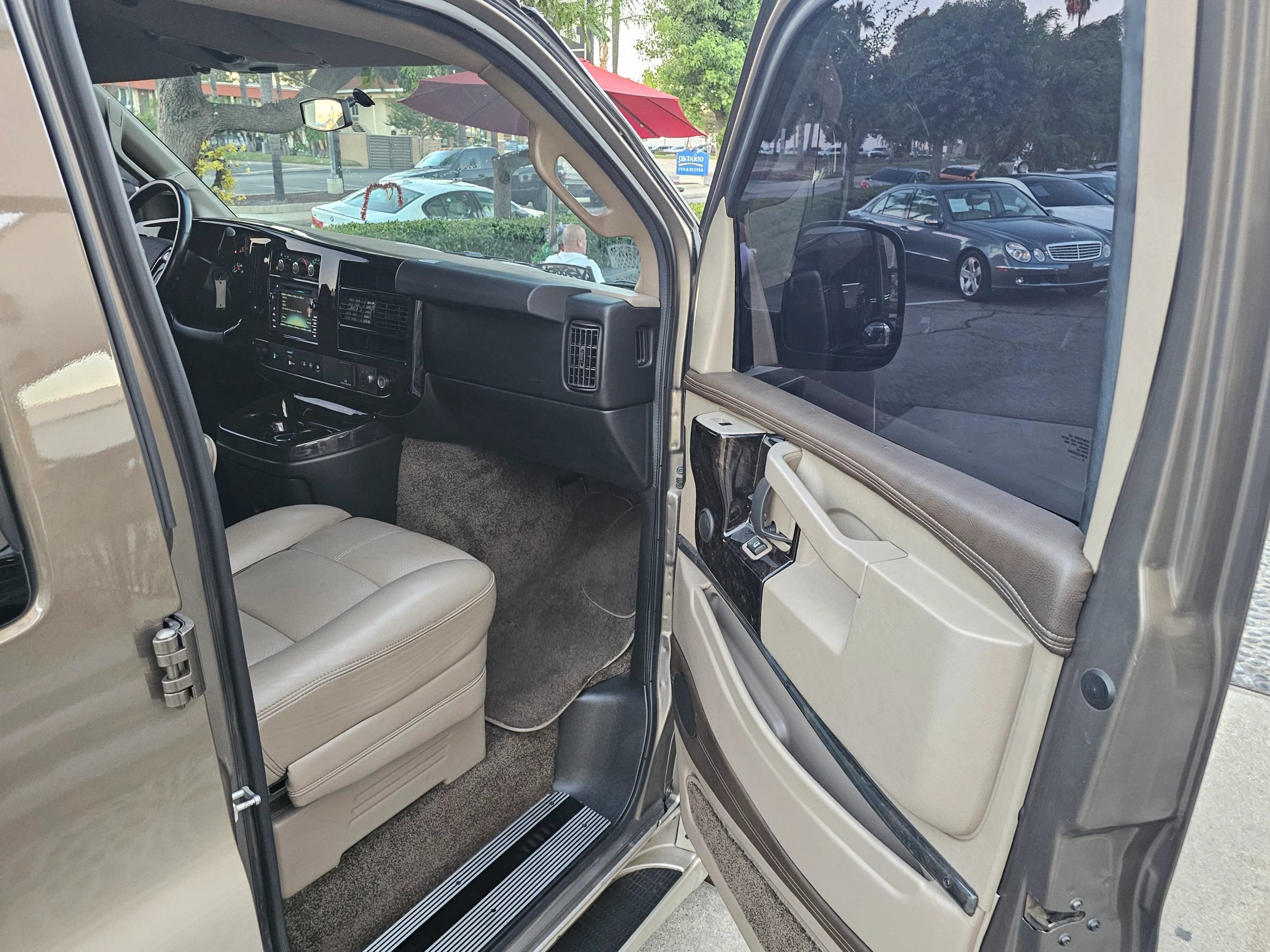 Used 2016 Chevrolet Express 2500 RWD image 20