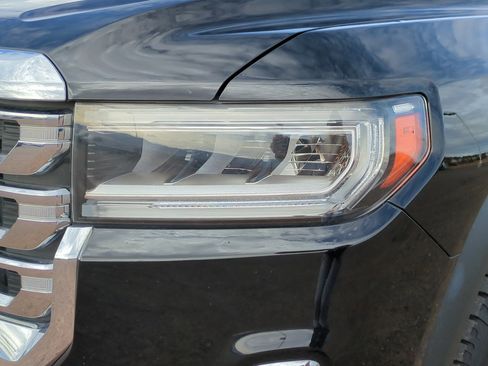 Used 2022 GMC Acadia SLT w/ Technology Package image 10