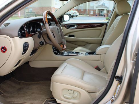 Used 2005 Jaguar XJ8 RWD image 9