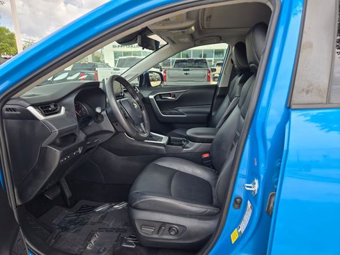 Used 2021 Toyota RAV4 XLE Premium FWD image 9