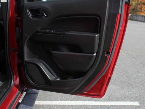 Used 2015 Chevrolet Colorado LT w/ Luxury Package image 16