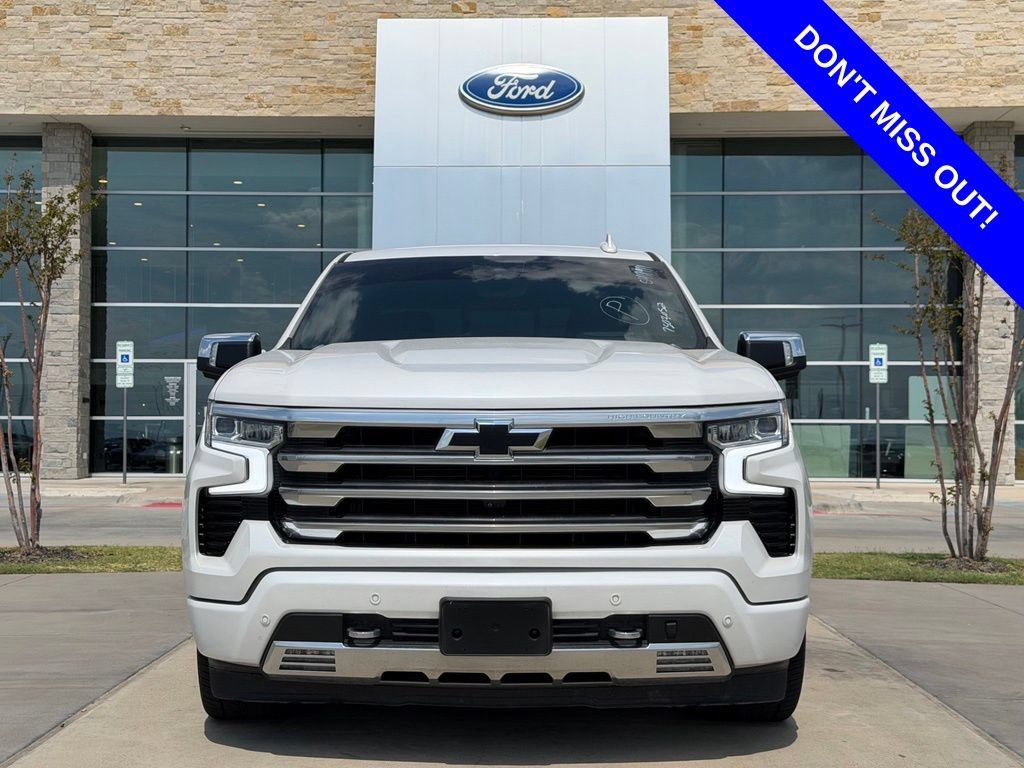 Used 2023 Chevrolet Silverado 1500 High Country w/ High Country Premium Package AWD/4WD image 2