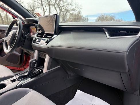 Used 2024 Toyota Corolla Cross SE image 12