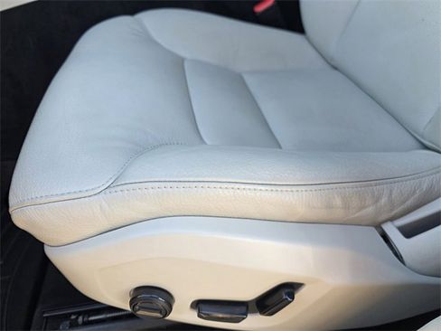 Used 2021 Volvo XC60 T5 Momentum w/ Premium Package image 18