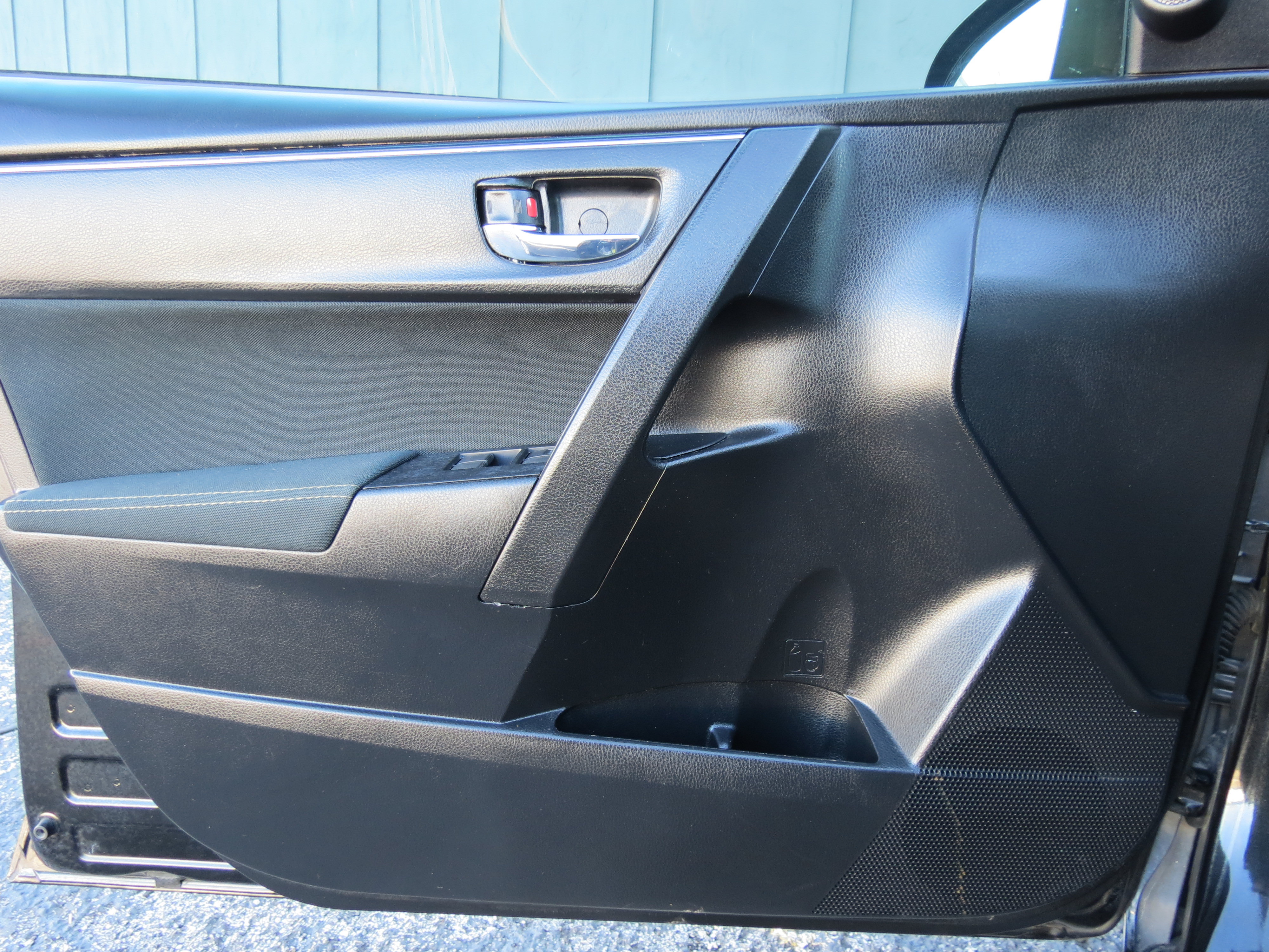 Used 2017 Toyota Corolla LE FWD image 26