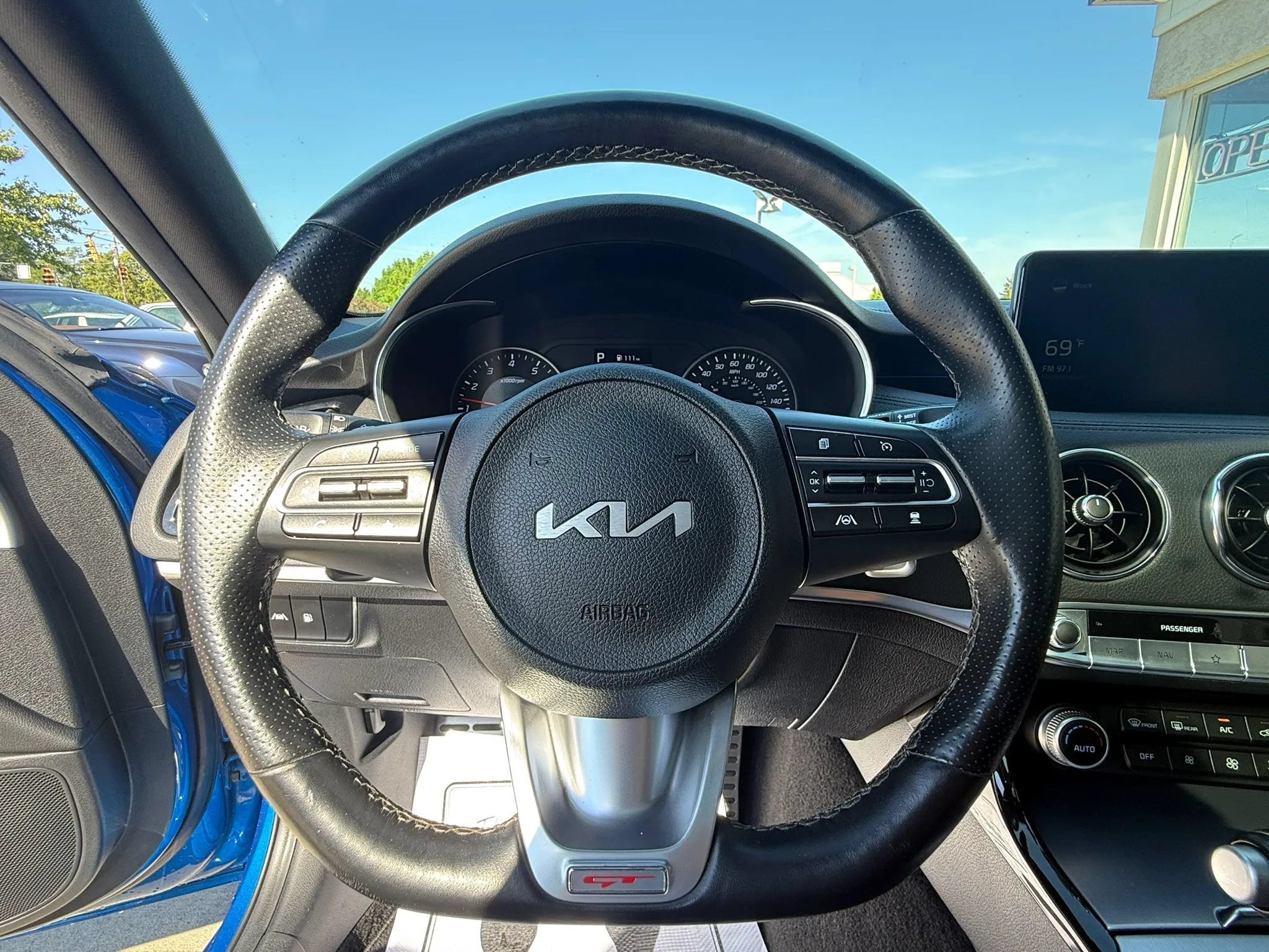 Used 2022 Kia Stinger GT1 AWD/4WD image 14