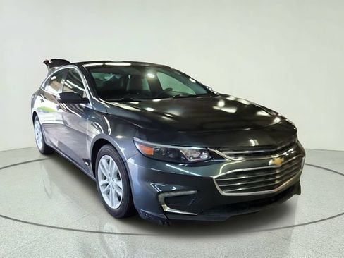 Used 2018 Chevrolet Malibu LT FWD image 1