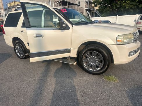 Used 2007 Lincoln Navigator Ultimate image 35