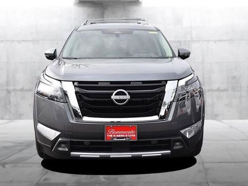 New 2025 Nissan Pathfinder Platinum image 4