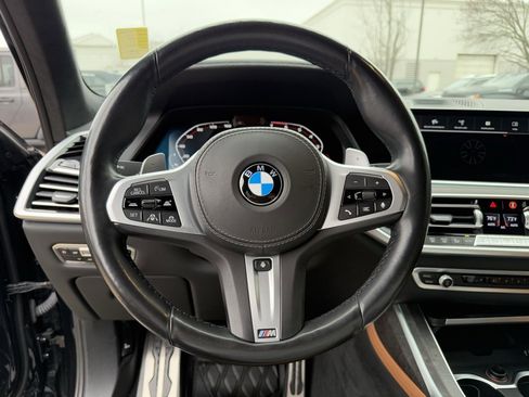 Used 2021 BMW X7 M50i image 11