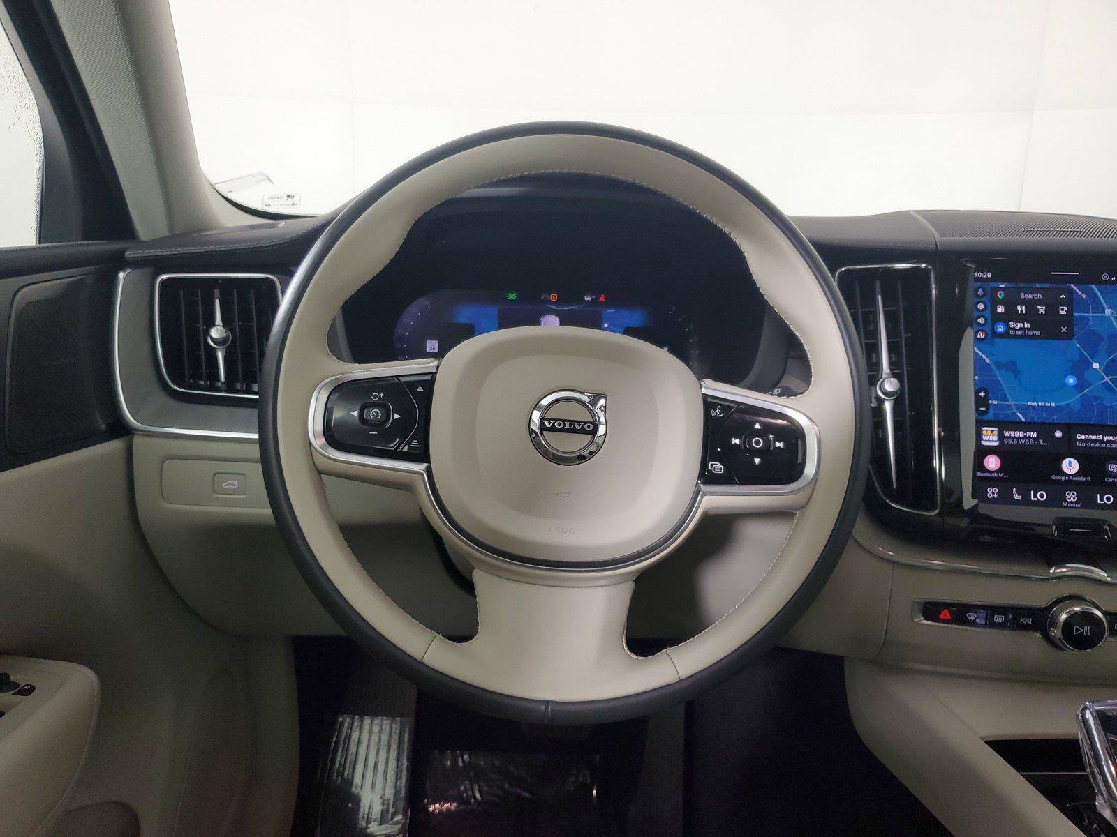 Used 2024 Volvo XC60 B5 Ultimate AWD/4WD image 16