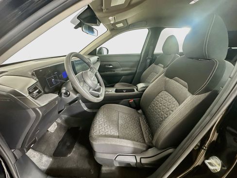Used 2025 Nissan Kicks SV AWD/4WD image 13