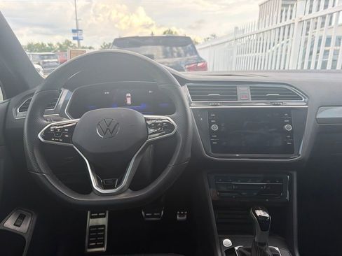 Used 2024 Volkswagen Tiguan SE R-Line FWD image 9