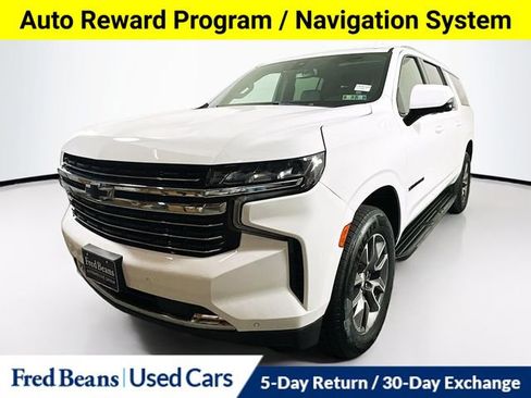 Used 2022 Chevrolet Suburban LT w/ LT Signature Plus Package image 3