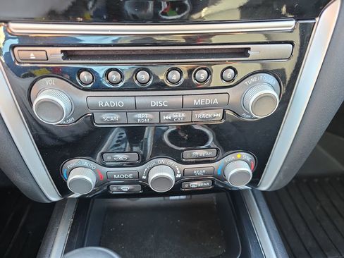 Used 2019 Nissan Pathfinder SV FWD image 25