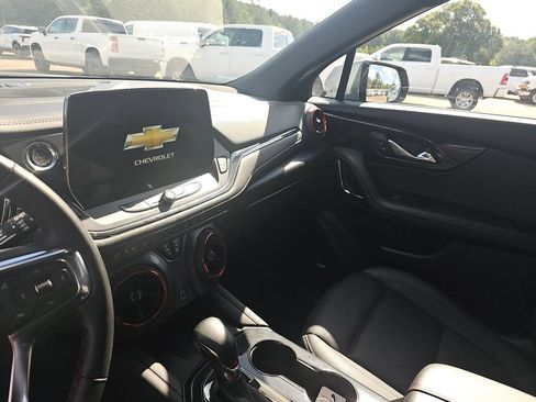 Used 2025 Chevrolet Blazer RS FWD image 2
