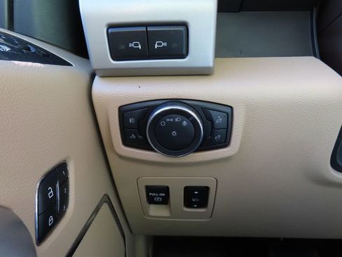 Used 2018 Ford F150 Lariat image 28