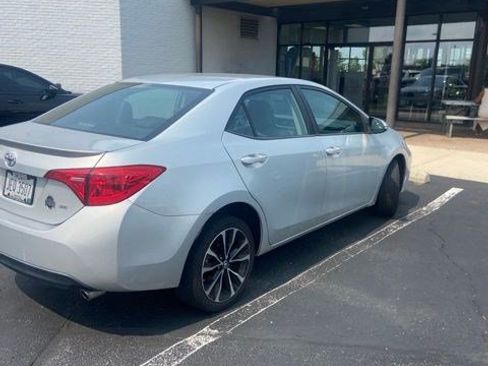 Used 2018 Toyota Corolla SE w/ Carpet Mat Package (TMS) FWD image 5