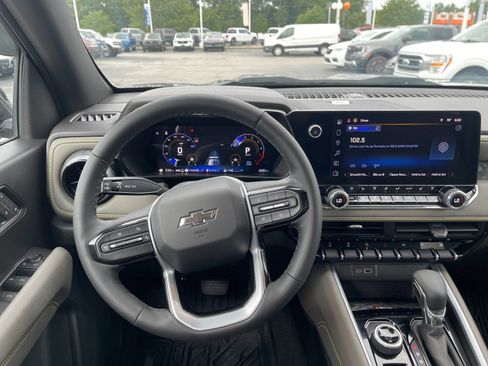 Used 2025 Chevrolet Colorado ZR2 w/ Technology Package AWD/4WD image 16