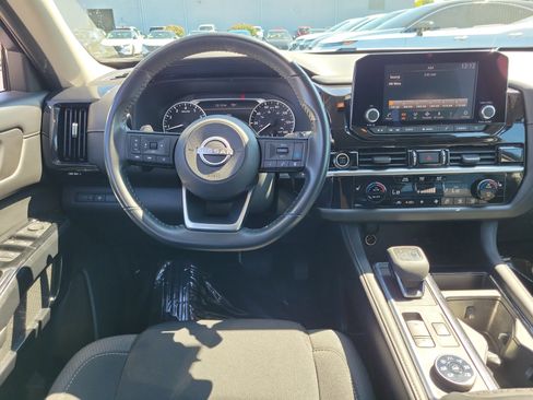 Certified 2022 Nissan Pathfinder SV image 10