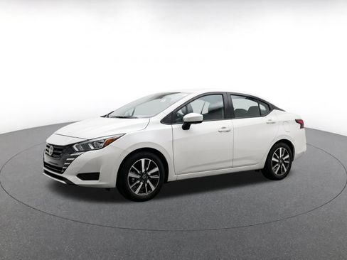 Used 2025 Nissan Versa SV FWD image 3
